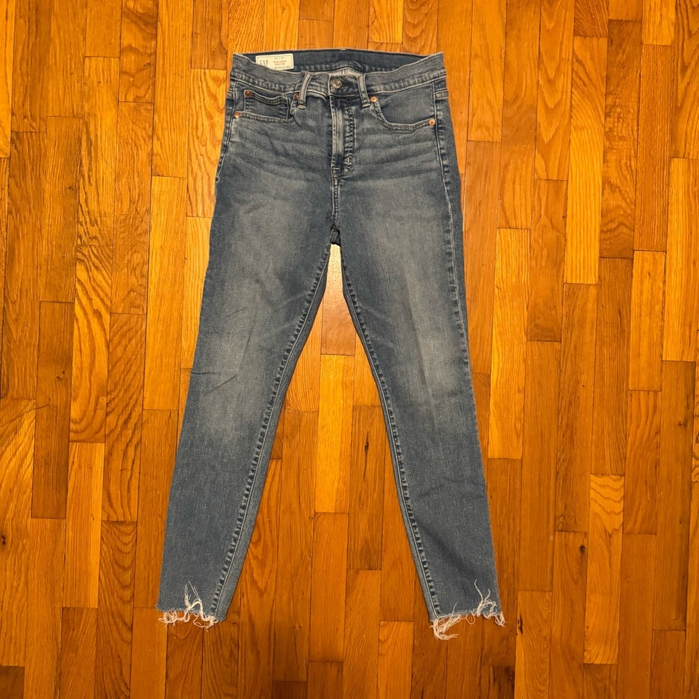 EUC Gap True Skinny Jeans